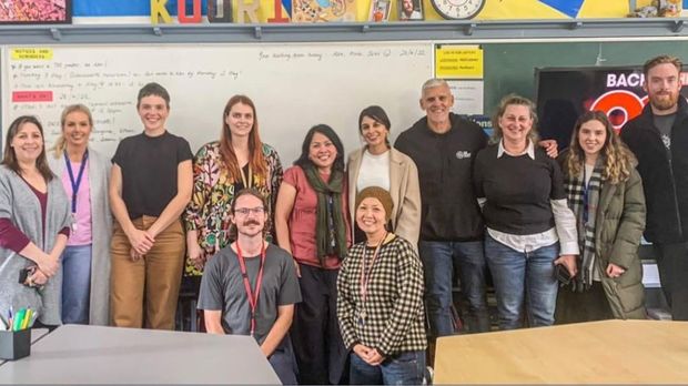 Mediyanti Hier bersama para guru sekolah khusus autistik di Melbourne, Australia