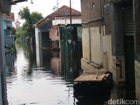 Kondisi banjir di Dukuh Tanggulangin Desa Jati Wetan Kecamatan Jati, Kudus, Rabu (20/3/2024).