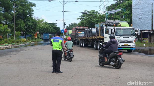 Kondisi kemacetan di jalur Kudus-Jepara tepatnya Jati, Kudus, Rabu (20/3/2024).