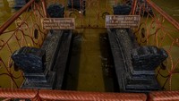 Kondisi banjir yang merendam makam Pangeran Widjil III dan istrinya di kawasan Cagar Budaya Situs Kompleks Makam Sunan Kalijaga di Demak, Jawa Tengah, Selasa, (19/3/2024). 