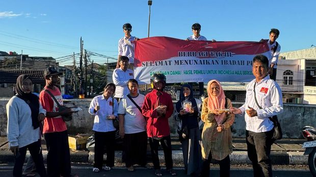 BEM KSI mengadakan bagi-bagi takjil selama dua hari yaitu 19 dan 20 Maret 2024 di Banjir Kanal Timur (BKT), Jakarta Timur (Jaktim).