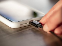 Berapa Lama HP Baru Perlu Dicas? Ini Tipsnya Agar Baterai Awet