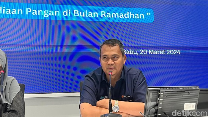 Direktur Supply Chain dan Pelayanan Publik Perum Bulog Mokhamad Suyamto