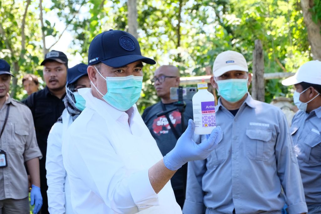Dirjen PKH Kementan Nasrullah saat kegiatan Vaksinasi untuk Pencegahan Antraks di Balai Desa Gayamharjo, Prambanan, Sleman, Selasa (19/3/2024). (Dok. Kementan)