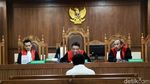 Ekspresi Eks Kadis PUPR Papua Divonis 4 Tahun 8 Bulan Penjara