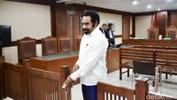 Hal memberatkan vonis adalah perbuatan terdakwa tidak mendukung program pemerintah dalam mewujudkan pemerintahan dan birokrasi negara yang bersih dan bebas dari korupsi, kolusi dan nepotisme. Sementara hal meringankan vonis adalah Gerius belum pernah dihukum, bersikap sopan selama persidangan dan memiliki tanggungan keluarga.  