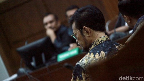 Jaksa KPK menanggapi nota keberatan mantan Menteri Pertanian Syahrul Yasin Limpo (SYL). Jaksa meminta majelis hakim menolak seluruh eksepsi tersebut.