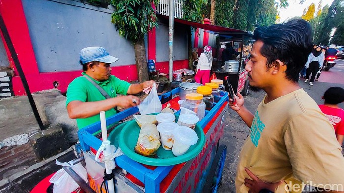 Es Dawet Juandi Asgar di Cimahi yang laris diburu masyarakat
