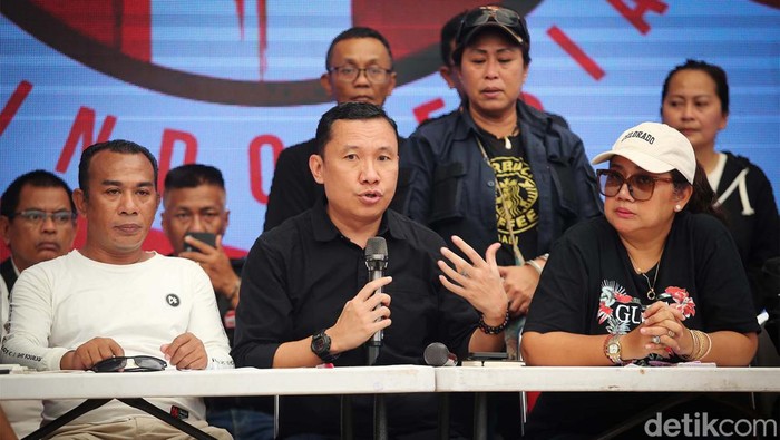 Front Penyelamat Reformasi Indonesia (FPRI) melakukan jumpa pers terkait dugaan kekerasan pada demo di DPR kemarin. Jumpa pers berlangsung di Menteng, Jakarta.