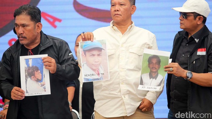 Front Penyelamat Reformasi Indonesia (FPRI) melakukan jumpa pers terkait dugaan kekerasan pada demo di DPR kemarin. Jumpa pers berlangsung di Menteng, Jakarta.