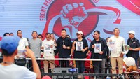 Front Penyelamat Reformasi Indonesia dari gabungan berbagai elemen masyarakat pro demokrasi menyampaikan pernyataan terkait dugaan kekerasan terhadap massa aksi di depan Gedung DPR pada Selasa (19/3/2024) malam.