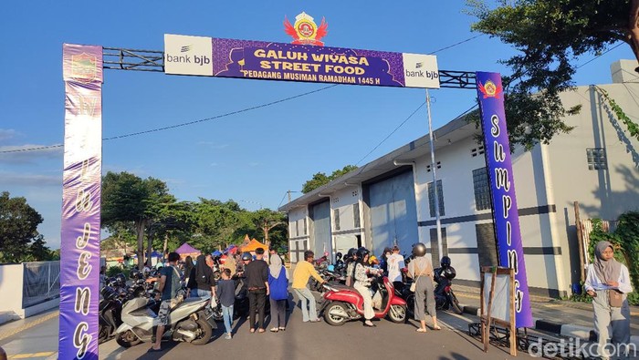 Galuh Wiyasa Street Food, tempat populer untuk berburu takjil di Ciamis.