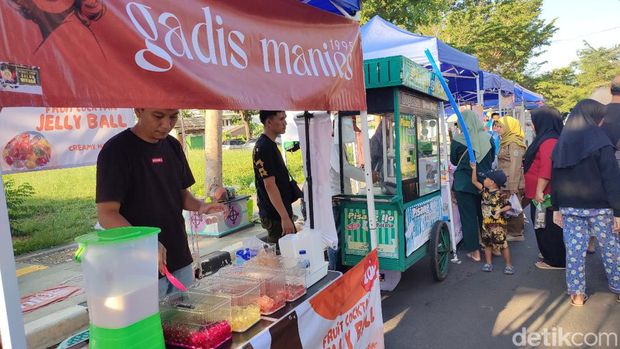 Galuh Wiyasa Street Food, tempat populer untuk berburu takjil di Ciamis.