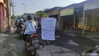 'Wisata Jeglongan Sewu', 40 Pohon Pisang Ditanam Di Jalan Rusak Sidoarjo