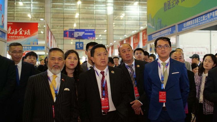 GoTo Hadir di Pameran Perdagangan di Fujian, Tiongkok Grup GoTo hadir pada Indonesia Pavilion di Fuzhou, Provinsi Fujian, Tiongkok. Grup GoTo menunjukkan berbagai inovasi teknologi dan dampak sosial ekonominya.