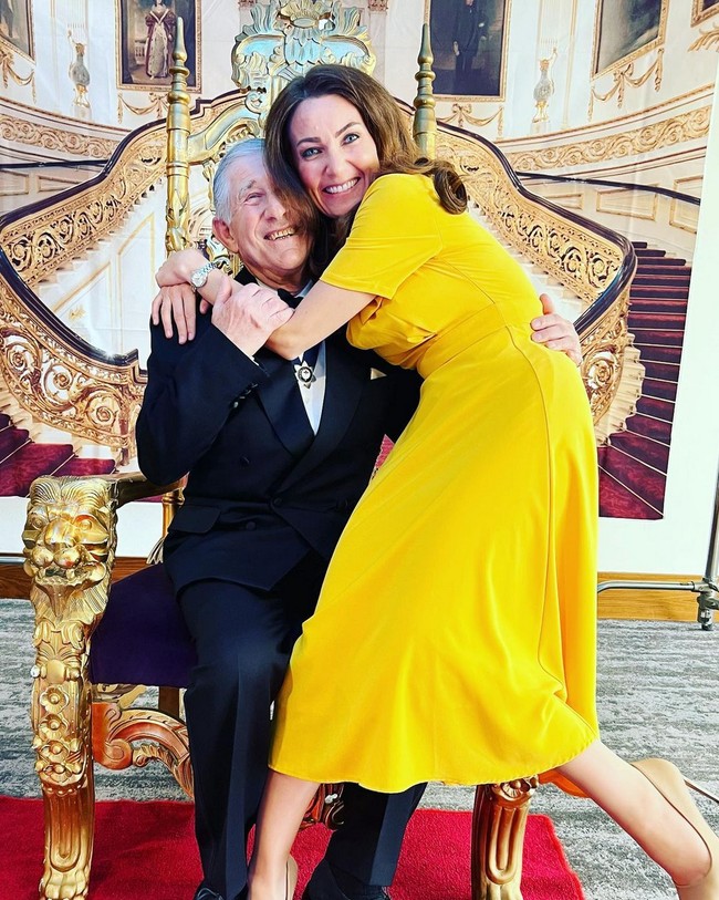 Heidi mengaku media sosialnya dibanjiri komentar netizen yang mengira kemunculan Kate Middleton di Windsor bersama Pangeran William, baru-baru ini, adalah dirinya. Dalam wawancara dengan Mirror, Heidi menegaskan, bukan dirinya yang ada di video viral tersebut. Foto: Instagram/@katemiddletonlookalike