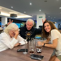 Wanita asal Staffordshire, Inggris, ini kerap dibayar untuk melakukan pemotretan hingga syuting iklan. Jadi Kate Middleton dalam 10 tahun terakhir, mengharuskannya selalu mengikuti gaya Princess of Wales, termasuk gaya rambut, fashion, bahkan memakai bantalan perut ketika Kate hamil. Foto: Instagram/@katemiddletonlookalike