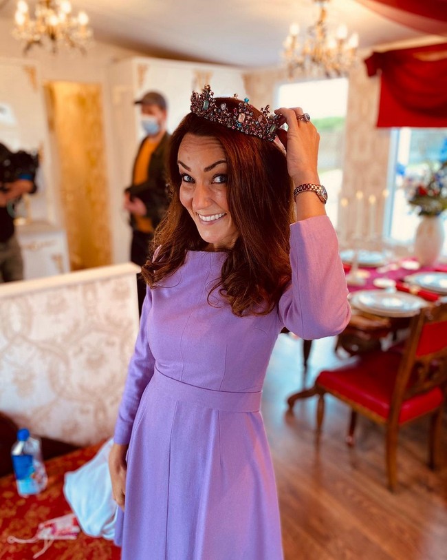 Kehidupannya berubah setelah banyak orang menyadari bahwa dia sangat mirip Kate Middleton. Dari pelayan yang sederhana, Heidi kini hidup bak selebriti.  Foto: Instagram/@katemiddletonlookalike