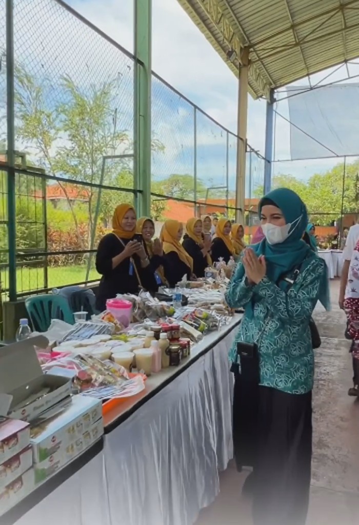 Hobi Kulineran, Chacha Frederica Doyan Makan Soto dan Ayam Goreng