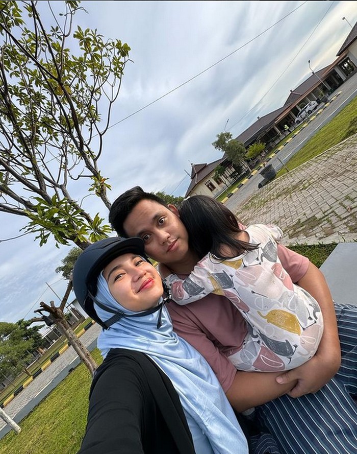 Hobi Kulineran, Chacha Frederica Doyan Makan Soto dan Ayam Goreng Hobi Kulineran, Chacha Frederica Doyan Makan Soto dan Ayam Goreng