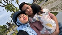 Setelah menikah dengan Dico Ganinduto yang menjabat sebagai Bupati Kendal, kehidupan Chacha Frederica lebih difokuskan untuk mengurus keluarganya. Di Instagramnya Chacha sering bagikan rekomendasi kuliner kesukaannya. Foto: Instagram @chafrederica