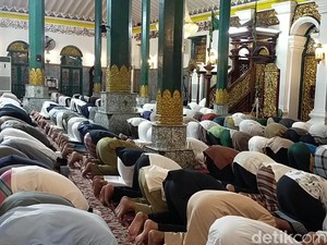 Bacaan Niat & Tata Cara Sholat Tarawih Berjamaah di Bulan Ramadan
