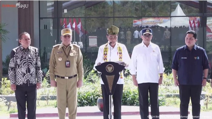 Jokowi resmikan Bandara Singkawang, Kalimantan Barat.