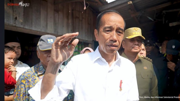 Jokowi usai cek harga beras di Pasar Mempawah