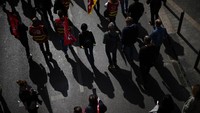 Seruan untuk mogok diluncurkan pada tanggal 25 Januari, hanya beberapa hari setelah Presiden Macron mengadakan konferensi pers besar-besaran di mana ia mengumumkan rencana untuk merevisi gaji sektor publik.  