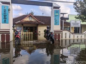 Kantor Pemkab Demak Terendam Banjir, Pelayanan Publik Bisa Lewat Online