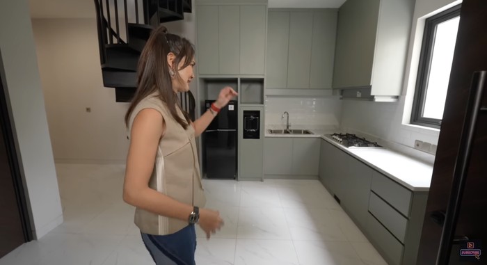 Keren! Potret Dapur di Rumah Baru Luna Maya Berkonsep Modern Tropis
