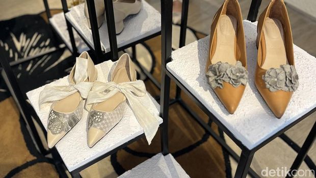 Koleksi kolaborasi Glashka bersama dengan Shaddy, yang menyatukan value romansa dan tangguh (resilience) dari wanita. Koleksi sepatu dari bahan genuine leather dari Shaddy, dengan sentuhan floral bordir handmade cantik ciri khas Glashka