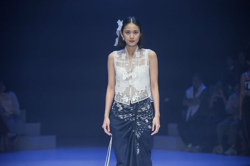 Koleksi Kolaborasi Spesial Sejauh Mata Memandang dan Adrian Gan 