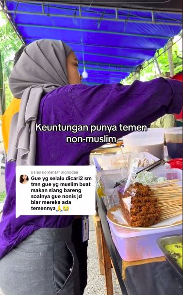 Kompak! Manfaatkan Teman Non Muslim untuk Bantu Pilihkan Takjil yang Enak