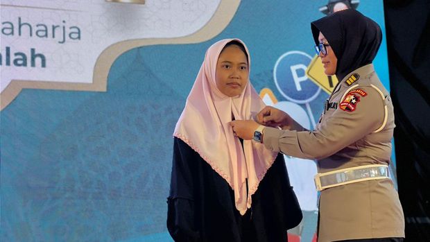 Korlantas dan jasa Raharja bangun kesadaran santri berlalu lintas di Ponpes Queen Al Falah