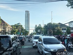 Lalin Sekitar Gedung KPU Macet Imbas Aksi Demonstrasi