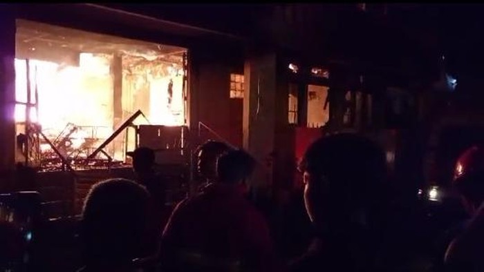 Lima rumah warga terbakar di Manado.