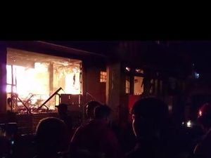 2 Petugas Damkar Manado Tersetrum Saat Padamkan 5 Rumah Terbakar