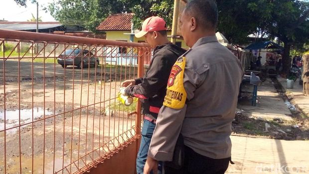 Lokasi gedung serbaguna di Bekasi terbakar gara-gara bocah main petasan.