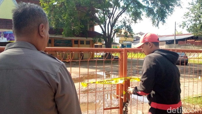 Lokasi gedung serbaguna di Bekasi terbakar gara-gara bocah main petasan.