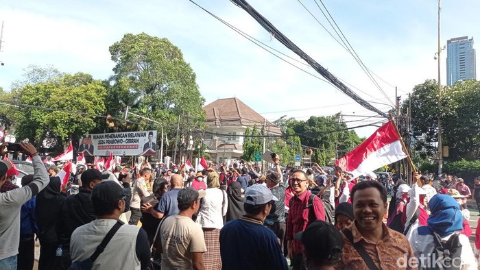 Massa demo mulai padati jalan depan KPU. (Taufik/detikcom)