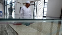 Al-Quran ini menjadi ikon Masjid Raya Fatimah Solo dan daya tarik bagi jemaah.  