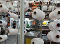 Industri Tekstil RI Pecah Jadi Dua, Saling Sikut Agar Tak Mati