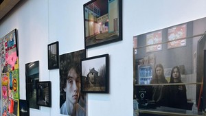 Kedutaan Besar Irlandia untuk Indonesia memperkenalkan Ireland’s Eye 2024 episode ketiga yang dibuka hingga 12 April 2024 di gedung WTC 2 Jakarta.  Foto: Courtesy of ISA Art and Gallery Jakarta
