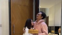 Kabar gembira datang dari pasangan Denny Sumargo dan Olivia Allan. Setelah gagal beberapa kali, Olivia Allan pun akhirnya mengandung anak pertama. Foto: Instagram @oliviasumargo