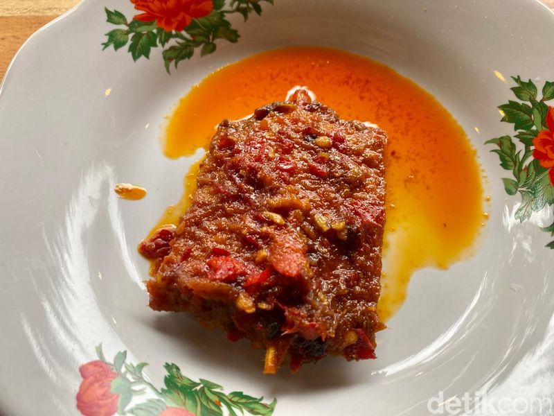 Omah Badok : Ada Liwetan Sedap di Resto Suasana Kampung yang Asri