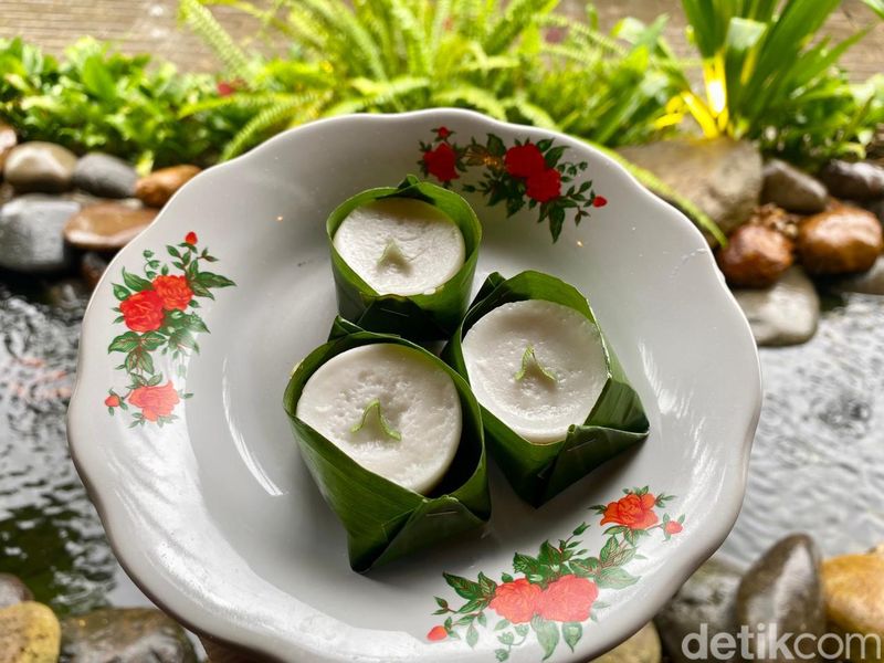 Omah Badok : Ada Liwetan Sedap di Resto Suasana Kampung yang Asri