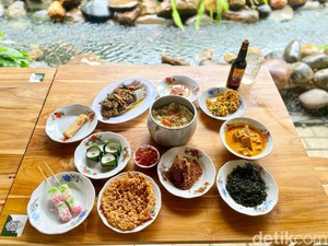 Adem Banget! 7 Restoran Keluarga di Jakarta Ini Dikelilingi Pohon dan Saung