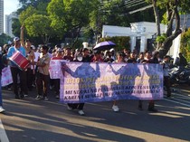 Pelajar dan Mahasiswa Dukung Penetapan Hasil Pemilu di Depan Kantor KPU RI