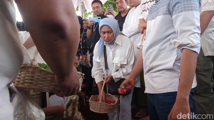 Pemakaman Donny Kesuma